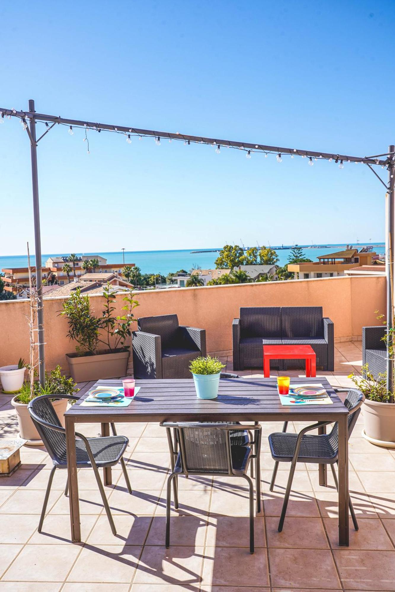 Appartement Attico Terrazza Cielomare Seaview à Pozzallo Extérieur photo
