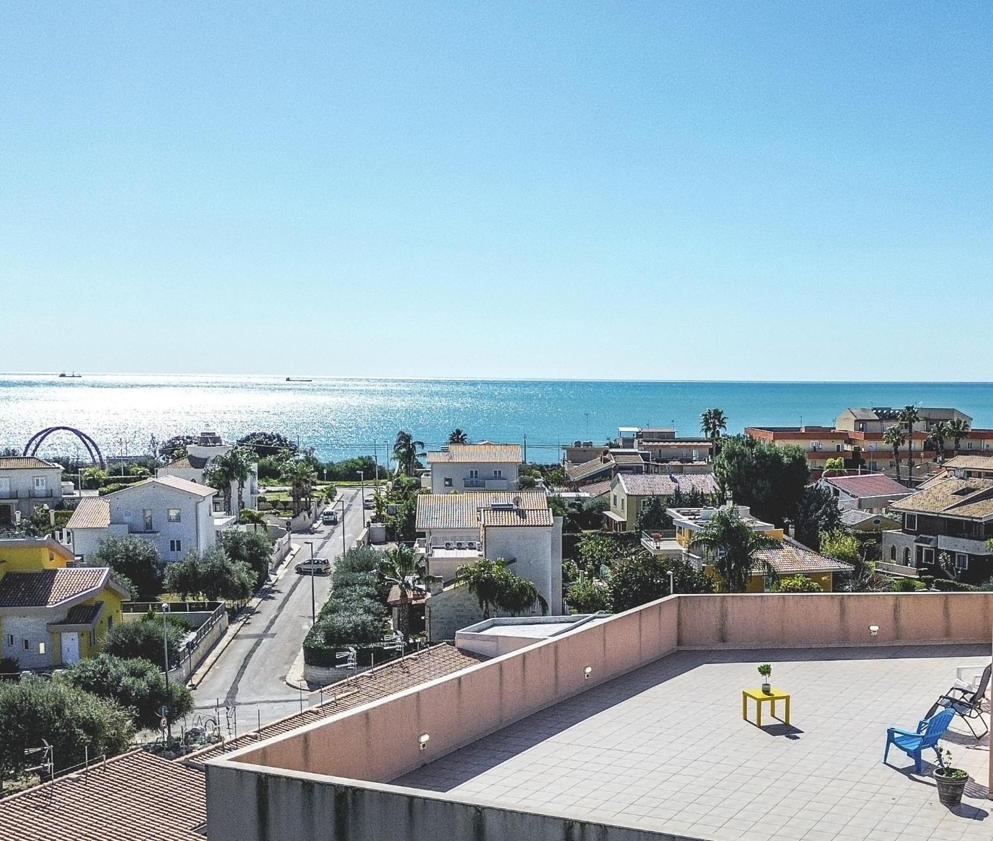 Appartement Attico Terrazza Cielomare Seaview à Pozzallo Extérieur photo