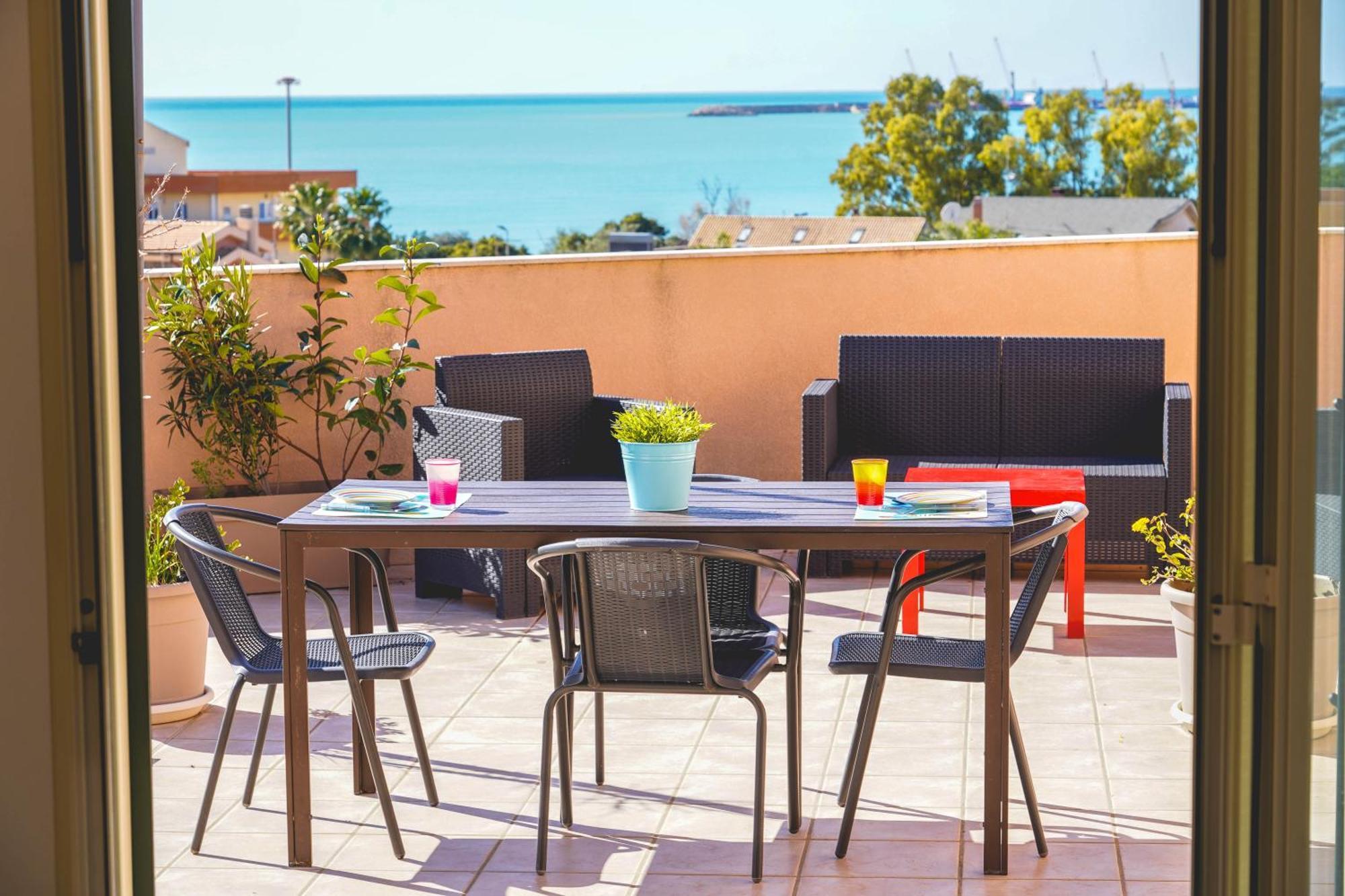 Appartement Attico Terrazza Cielomare Seaview à Pozzallo Extérieur photo